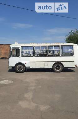 Пригородный автобус ПАЗ 3205 2002 в 