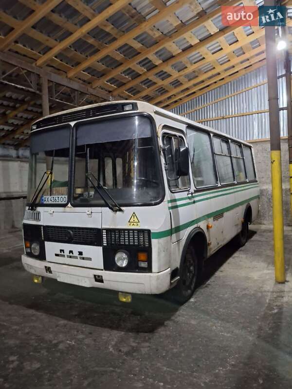 Пригородный автобус ПАЗ 3205 2006 в Харькове