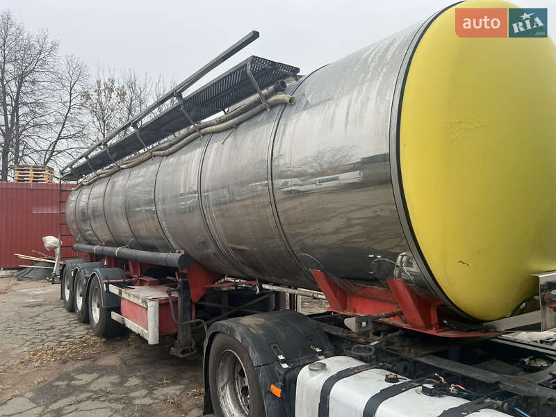 Цистерна напівпричіп Petro MNG 45 2003 в Бучі