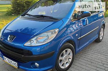 Хэтчбек Peugeot 1007 2005 в Новояворовске