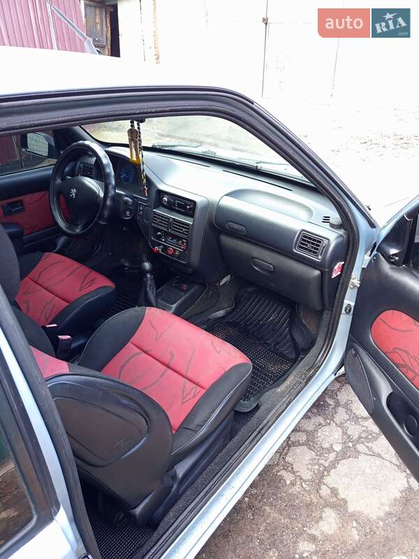 Хетчбек Peugeot 106 2001 в Глухові