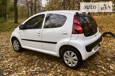 Хэтчбек Peugeot 107 Hatchback (5d) 2013 в Киеве