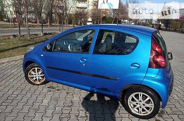 Хетчбек Peugeot 107 2013 в 