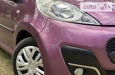 Хетчбек Peugeot 107 2012 в 