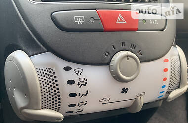 Хетчбек Peugeot 107 2012 в 