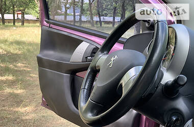 Хетчбек Peugeot 107 2012 в 