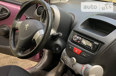 Хетчбек Peugeot 107 2012 в 