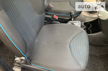 Хетчбек Peugeot 107 2012 в 