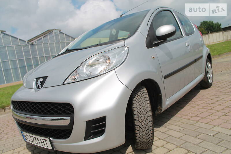 Хетчбек Peugeot 107 2011 в Дрогобичі