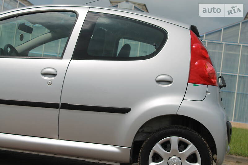 Хетчбек Peugeot 107 2011 в Дрогобичі
