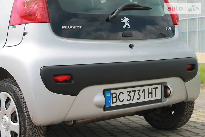 Хетчбек Peugeot 107 2011 в Дрогобичі