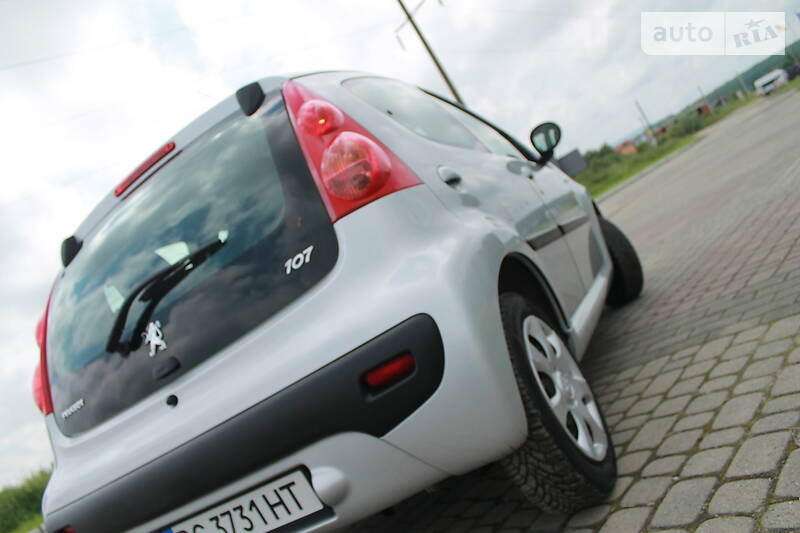 Хетчбек Peugeot 107 2011 в Дрогобичі