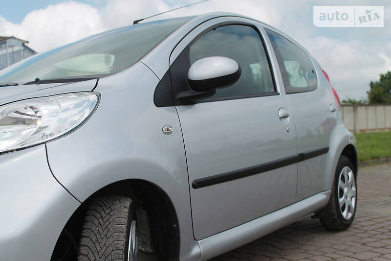 Хетчбек Peugeot 107 2011 в Дрогобичі