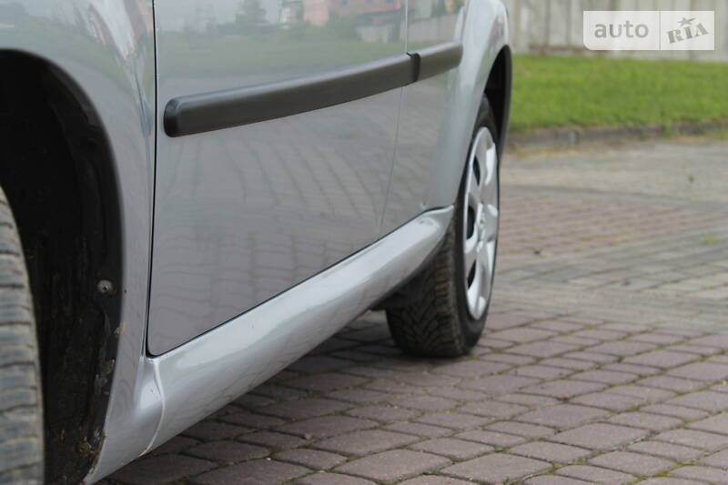 Хетчбек Peugeot 107 2011 в Дрогобичі