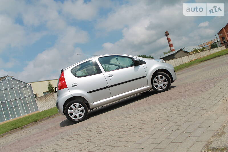 Хетчбек Peugeot 107 2011 в Дрогобичі