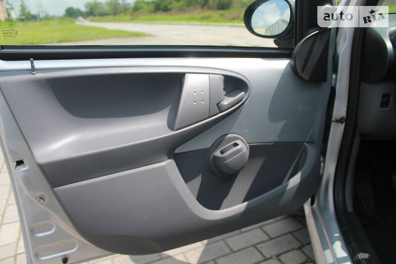 Хетчбек Peugeot 107 2011 в Дрогобичі