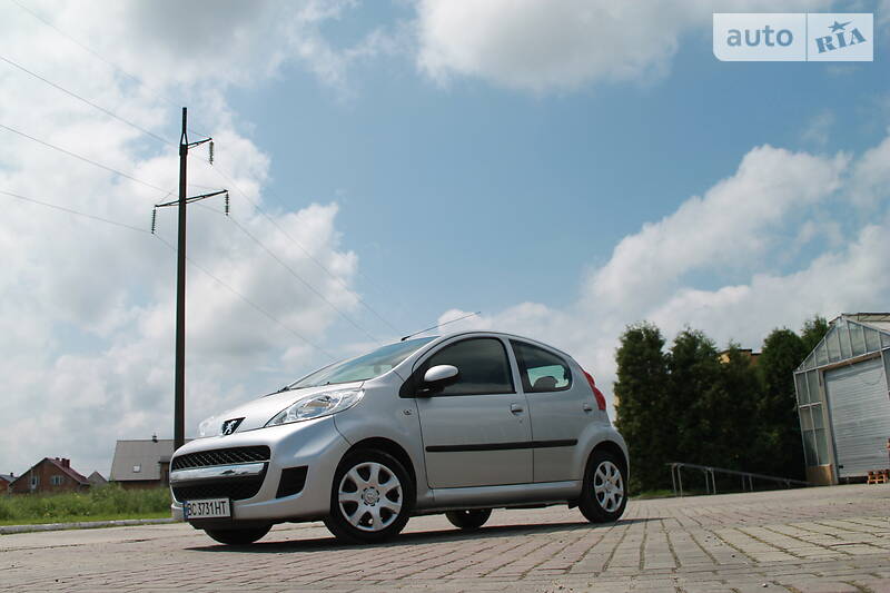 Хетчбек Peugeot 107 2011 в Дрогобичі
