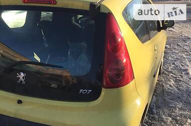 Хэтчбек Peugeot 107 2010 в Киеве