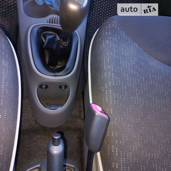 Хетчбек Peugeot 107 2010 в Івано-Франківську