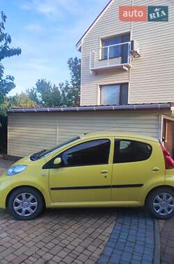 Хетчбек Peugeot 107 2011 в Южному