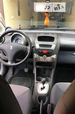 Хетчбек Peugeot 107 2006 в 