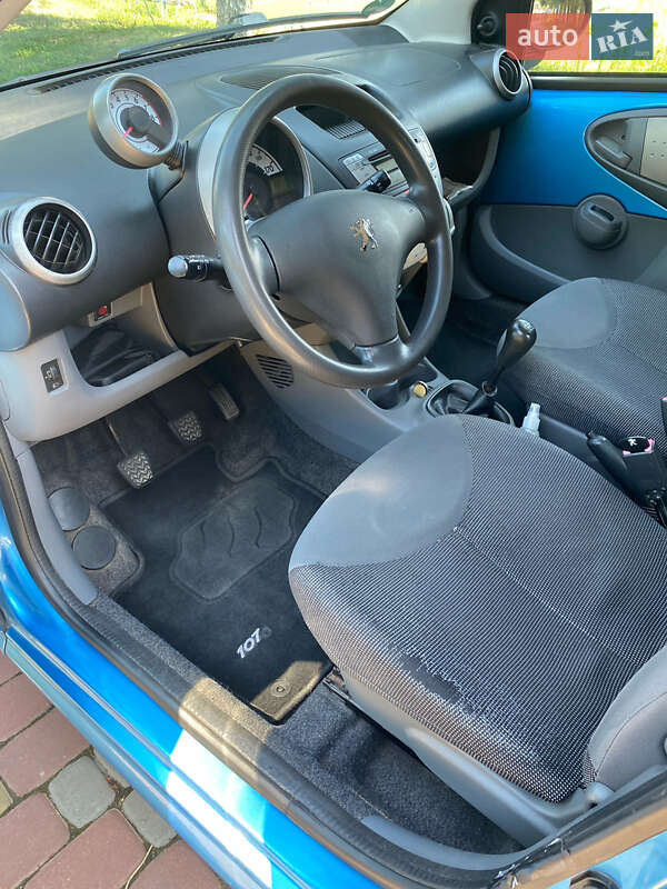 Хэтчбек Peugeot 107 2006 в Галиче