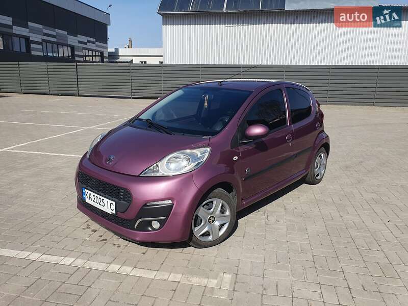 Хэтчбек Peugeot 107 2013 в 