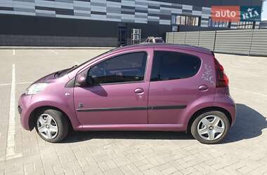Хэтчбек Peugeot 107 2013 в 