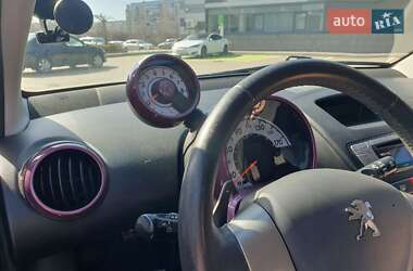 Хэтчбек Peugeot 107 2013 в 