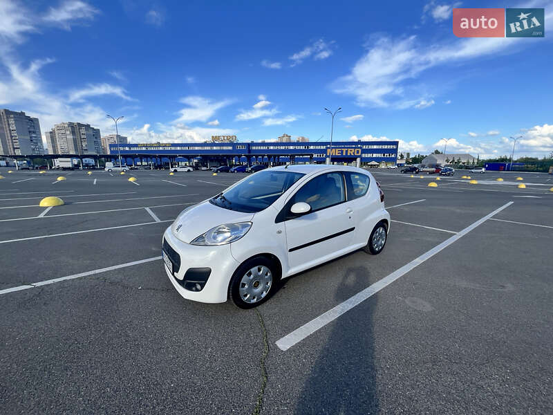 Хэтчбек Peugeot 107 2012 в Киеве