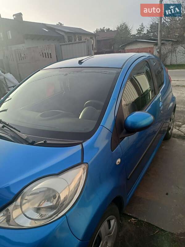 Хэтчбек Peugeot 107 2011 в 