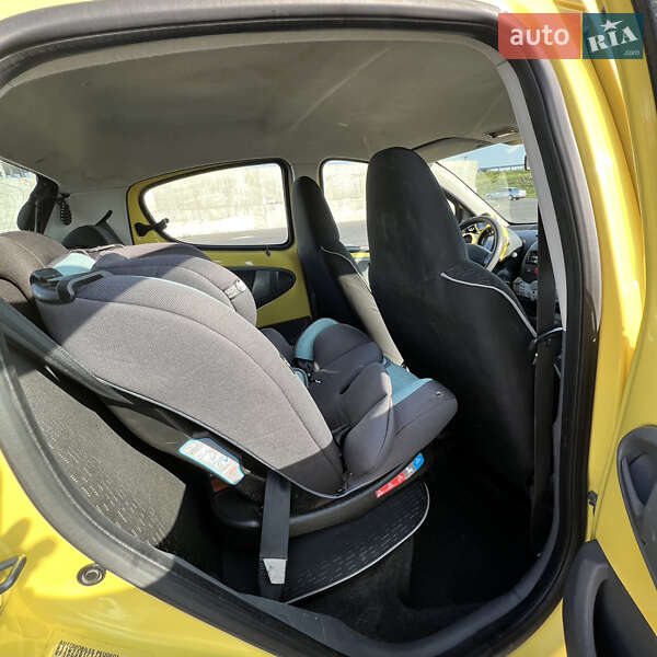 Хетчбек Peugeot 107 2010 в Львові
