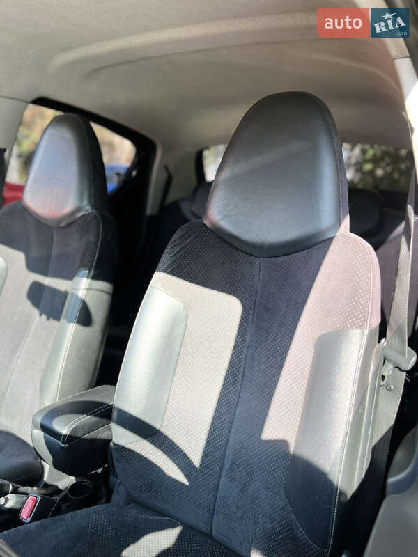 Хетчбек Peugeot 107 2012 в Києві