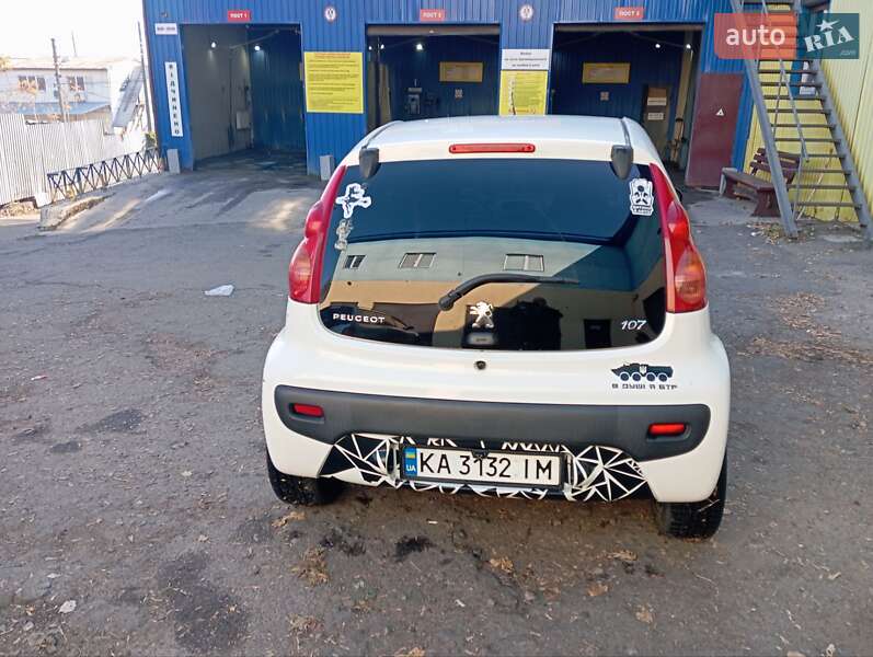 Хетчбек Peugeot 107 2010 в Києві