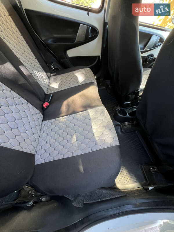 Хетчбек Peugeot 107 2014 в Старокостянтинові