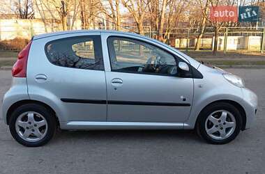 Хетчбек Peugeot 107 2011 в Нікополі