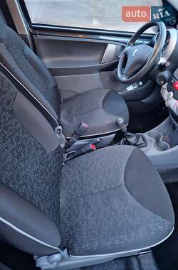 Хэтчбек Peugeot 107 2012 в 