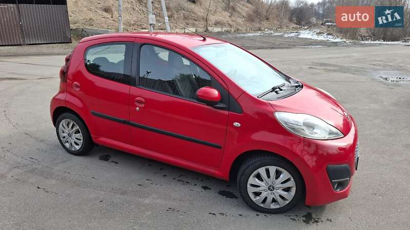 Хетчбек Peugeot 107 2012 в Києві