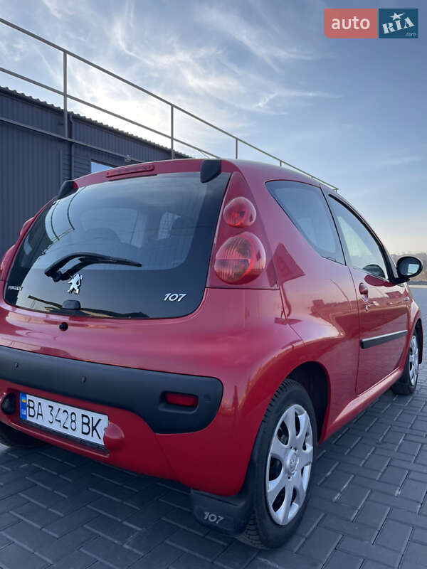 Хетчбек Peugeot 107 2011 в Кропивницькому