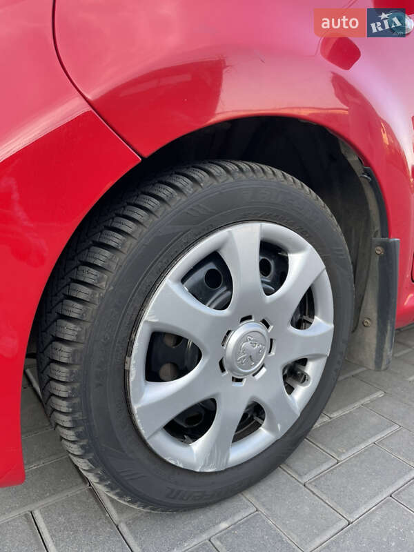Хетчбек Peugeot 107 2011 в Кропивницькому