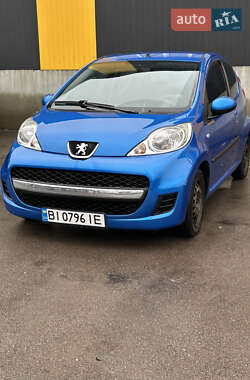 Хетчбек Peugeot 107 2011 в 
