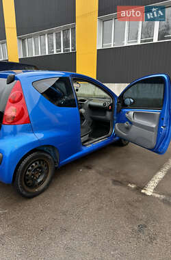Хетчбек Peugeot 107 2011 в 