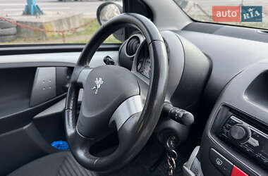 Хетчбек Peugeot 107 2012 в 
