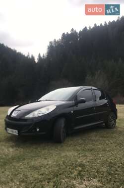 Хэтчбек Peugeot 107 2012 в 