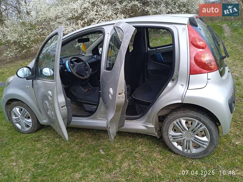 Хетчбек Peugeot 107 2010 в Жовкві