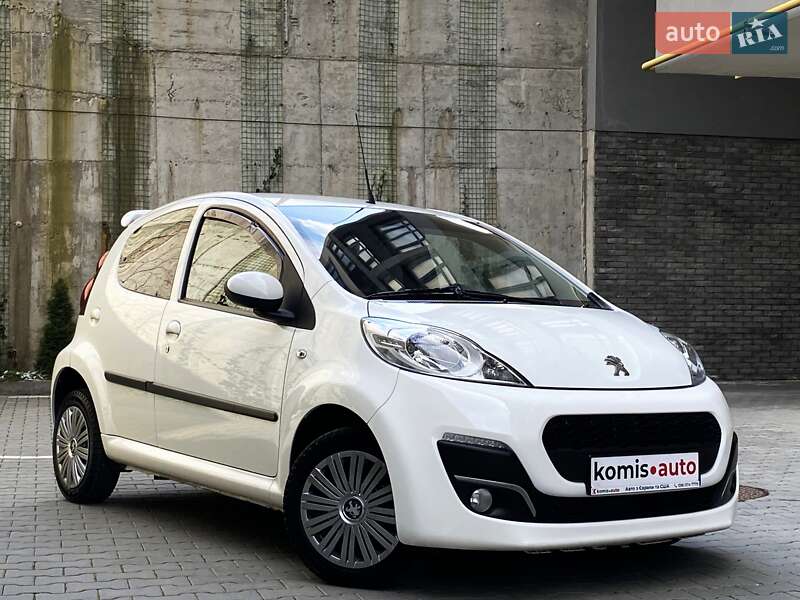 Хетчбек Peugeot 107 2013 в 
