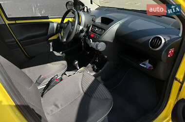 Хетчбек Peugeot 107 2012 в 