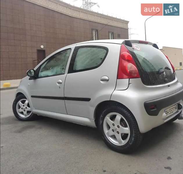 Хетчбек Peugeot 107 2008 в Подільську