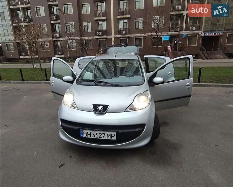 Хетчбек Peugeot 107 2008 в Подільську