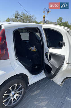 Хэтчбек Peugeot 107 2012 в 
